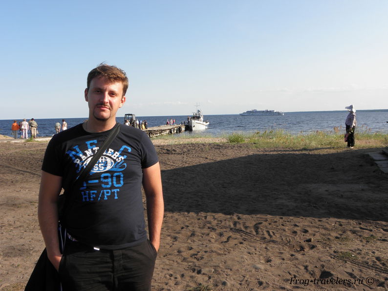 Причал и паром на остров Коневец в Коневский монастырь