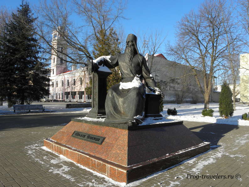 полоцк памятник на площади