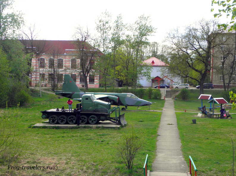 Парк военной техники в городе Острове