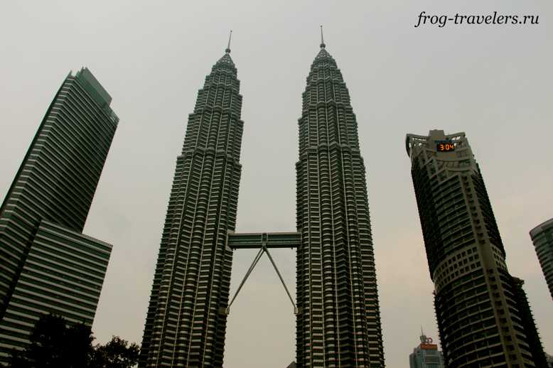 Башни-близнецы Петронас (Petronas Twin Towers) в Малайзии