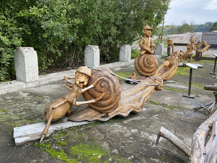 Скульптуры из дерева в Карелии